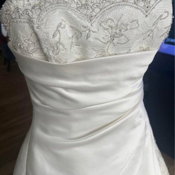 Maggie Sottero Haute Couture Wedding Gown – Size 14 (Adjustable Fit 6–8) - Picture 5 of 6